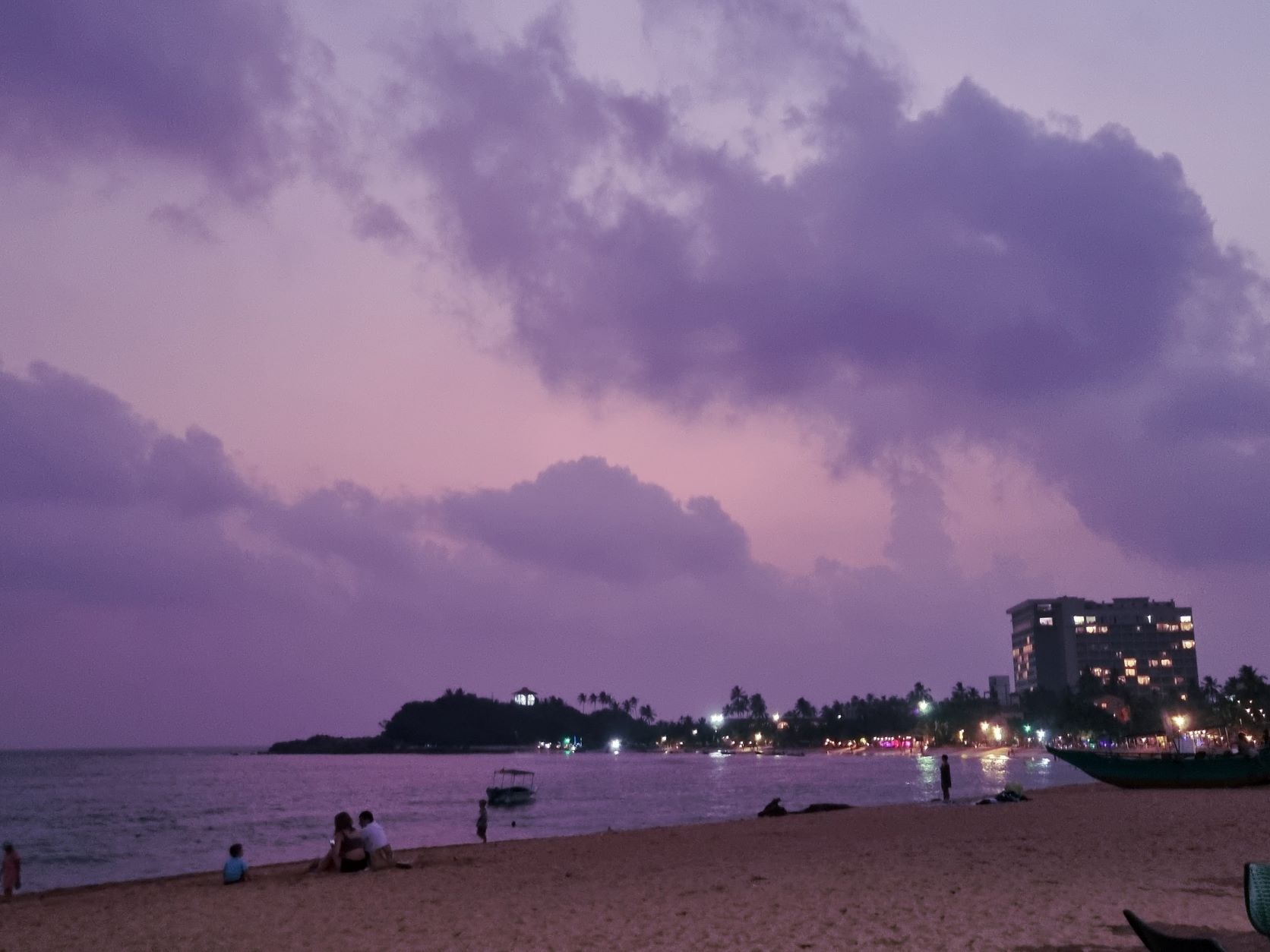 Watch sunset in Unawatuna